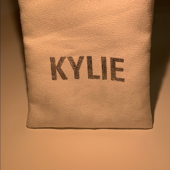Kylie Cosmetics Pouch - Picture 7 of 7
